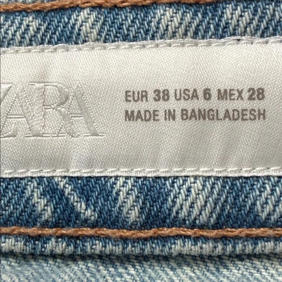 NWOT. Zara Light Blue Low-Rise Denim Bermuda Shorts. Size 6.